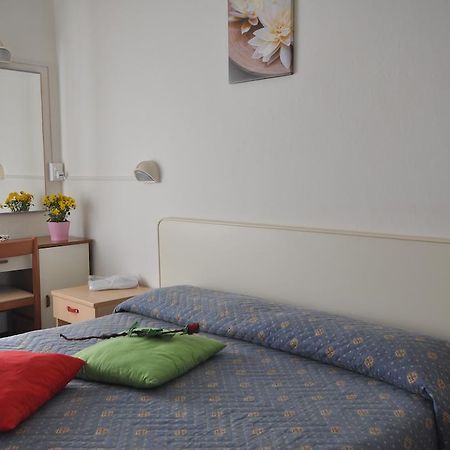 Hotel Roxy Floridiana Rimini Bagian luar foto