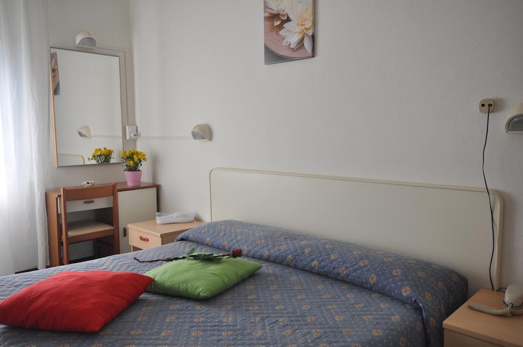 Hotel Roxy Floridiana Rimini Bagian luar foto